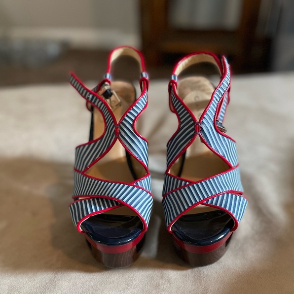 Super Cute Platforms - Picture 1 of 3